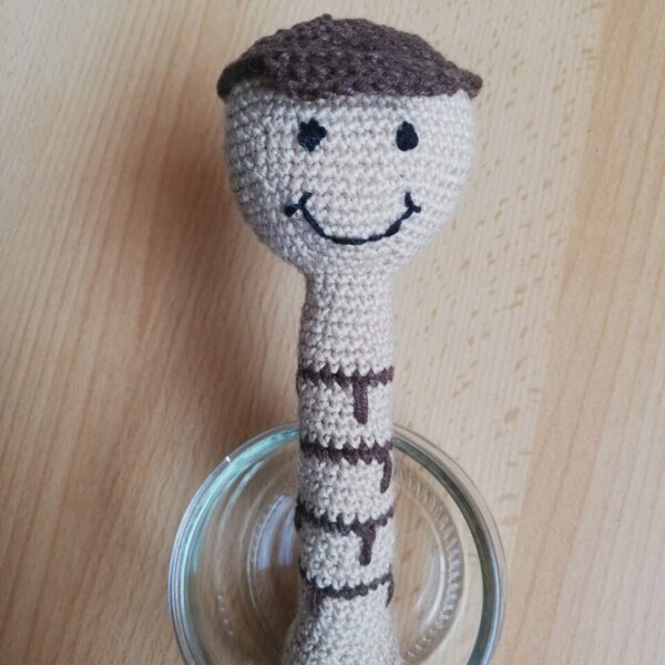 grzechotka dziecięca z włóczki