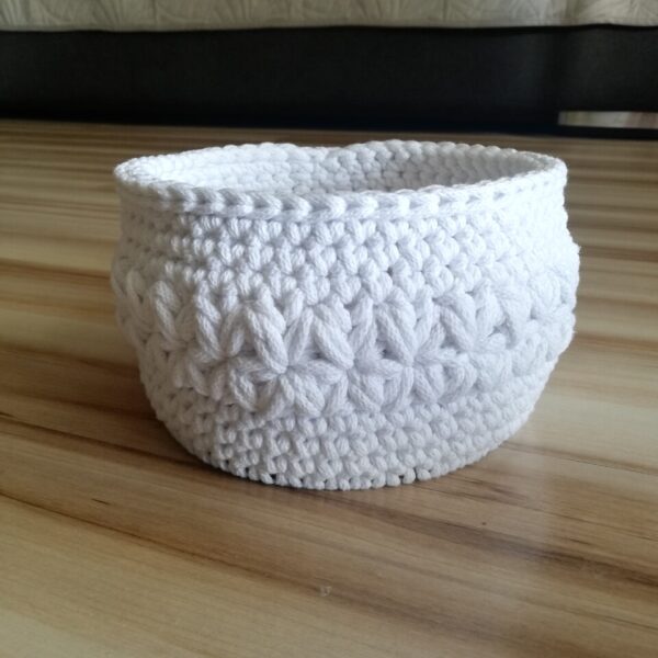 koszyczek okrągły biały drewniany spód