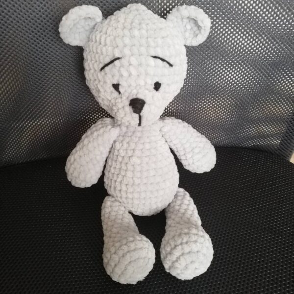 zabawka miś z włóczki