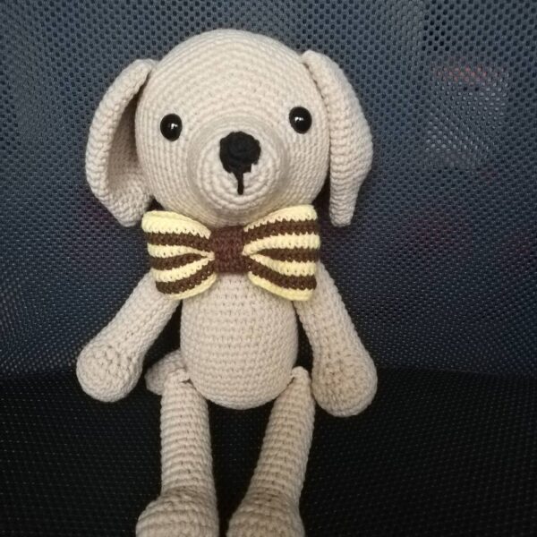 zabawka piesek z włóczki